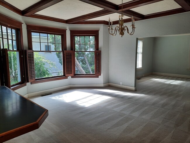 145 S Franklin Ave, Unit B