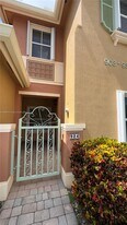 924 SW 143rd Terrace in Pembroke Pines, FL - Building Photo