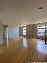 601 Albany St, Unit 507 in Boston, MA - Foto de edificio - Building Photo