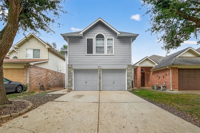 8253 Fuqua Gardens Dr in Houston, TX - Building Photo - Building Photo