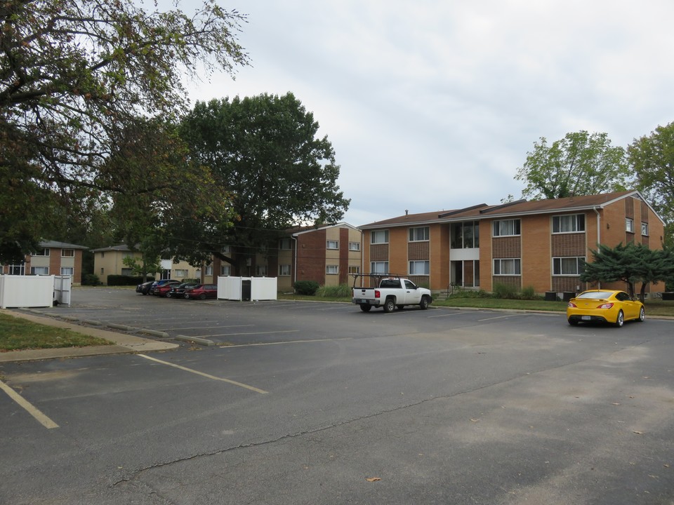 Bruce Court in Florissant, MO - Foto de edificio