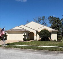 8439 Pavilion Dr in Hudson, FL - Building Photo