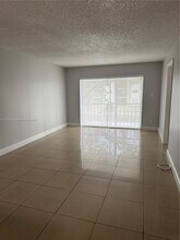 8051 S Colony Cir in Tamarac, FL - Building Photo - Building Photo