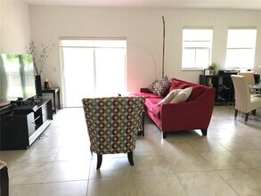 290 NW 109th Ave in Miami, FL - Building Photo - Building Photo