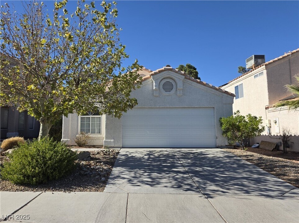 8206 James Grayson Dr in Las Vegas, NV - Building Photo