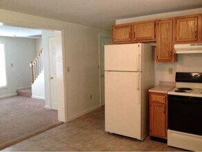 50 Pine Hill Rd in Berwick, ME - Building Photo - Building Photo