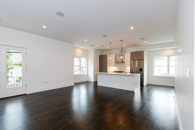 35 Chickatawbut St in Boston, MA - Building Photo - Building Photo