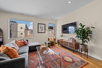 2016 W Rice St in Chicago, IL - Building Photo - Building Photo