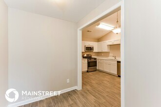 738 Stonebridge Way in Lithonia, GA - Foto de edificio - Building Photo