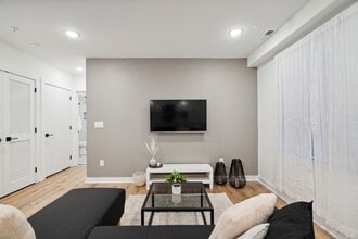 2416 Clifford St, Unit 1F in Philadelphia, PA - Building Photo - Building Photo