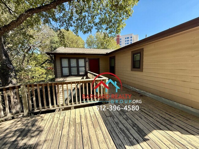 402 N Fredericksburg St in San Marcos, TX - Building Photo - Building Photo