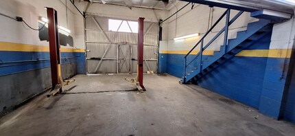 18422 Vanowen St in Los Angeles, CA - Building Photo - Building Photo