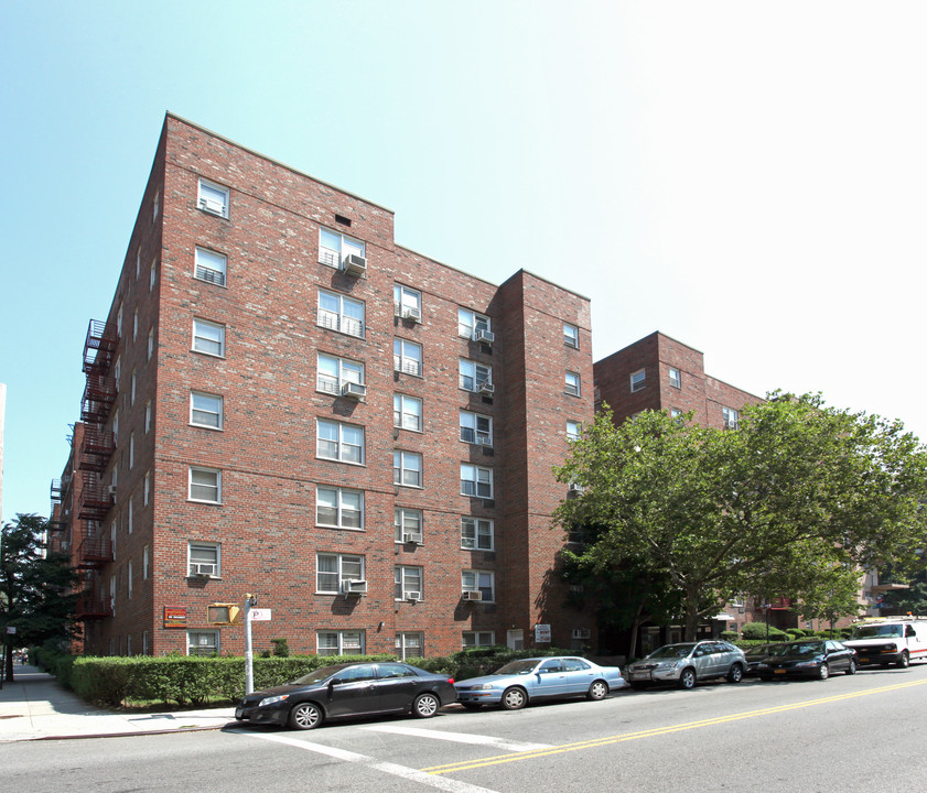 1811 Quentin Rd in Brooklyn, NY - Building Photo