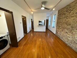 1362 W Crystal St in Chicago, IL - Building Photo - Building Photo