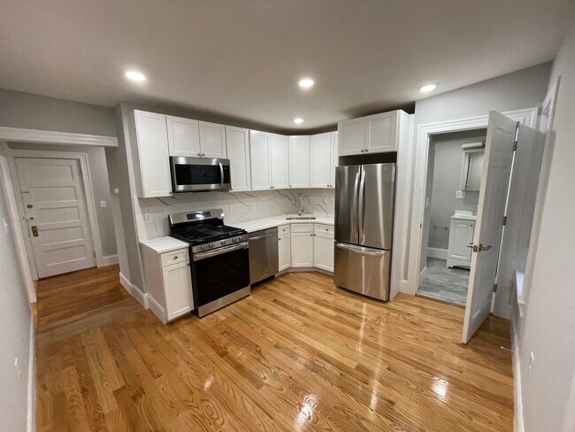 3 Mossland St, Unit 3 in Somerville, MA - Building Photo - Building Photo