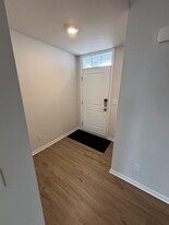 1502 Salt Springs Dr in Saline, MI - Building Photo