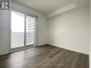 195 Commerce St in Vaughan, ON - Building Photo - Building Photo