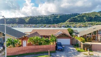 662 Kalanipuu St in Honolulu, HI - Building Photo