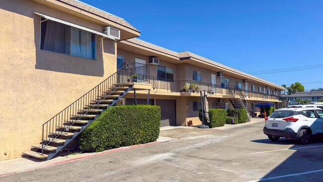 850 E. Washington Ave in Escondido, CA - Building Photo - Interior Photo