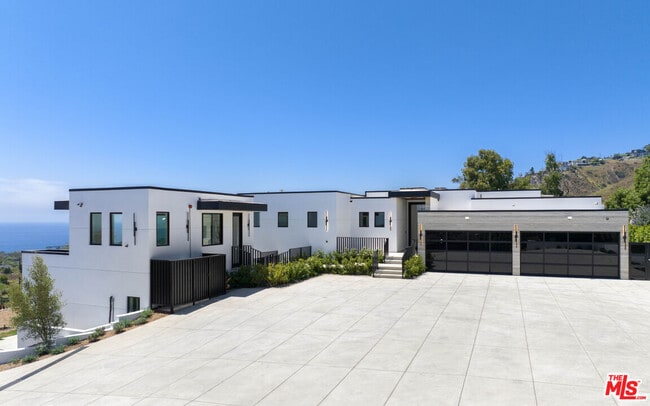 29623 Cuthbert Rd in Malibu, CA - Building Photo - Building Photo