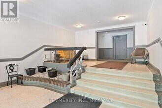 24-324 Shallmar Blvd in Toronto, ON - Building Photo - Building Photo