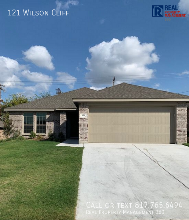 121 Wilson Cliff Dr in White Settlement, TX - Building Photo