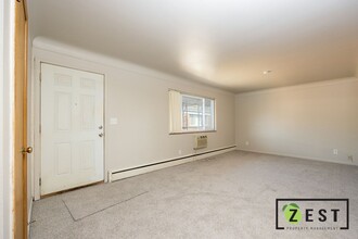 E Outer Drive Apartments in Detroit, MI - Building Photo - Interior Photo