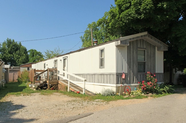 Marshall's Terrace Mobile Home Park in Shelbyville, KY - Foto de edificio - Building Photo