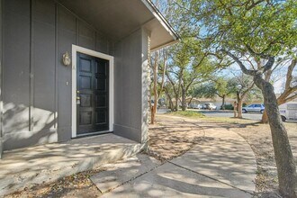 11906 Broad Oaks Dr in Austin, TX - Building Photo - Building Photo
