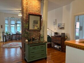 8 Woodman St, Unit 1 in Boston, MA - Building Photo - Building Photo