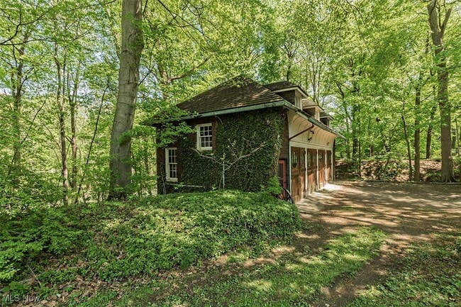 property at 285 Corning Dr