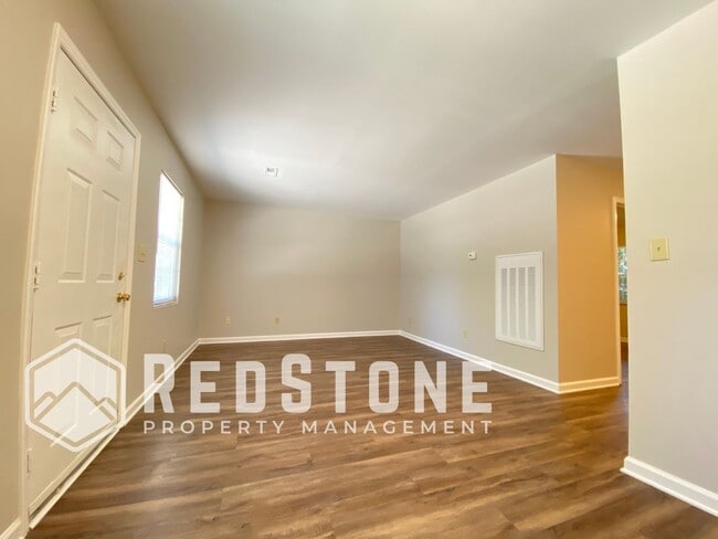 221 Quintas Ave in Burlington, NC - Building Photo - Building Photo