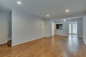 4525 Gilbert Ave, Unit 207 in Dallas, TX - Foto de edificio - Building Photo