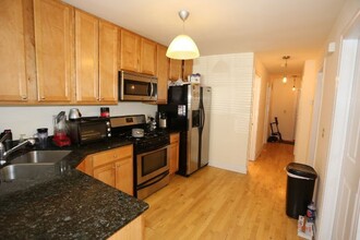 1059 W Fry St, Unit J01P in Chicago, IL - Foto de edificio - Building Photo