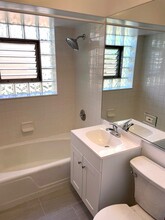 1334 Woodview Ln, Unit 1E in Glenview, IL - Building Photo - Building Photo