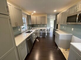 48 Caldwell Rd, Unit 48CP in Waltham, MA - Building Photo
