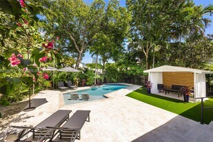 141 SW 23rd Rd in Miami, FL - Building Photo