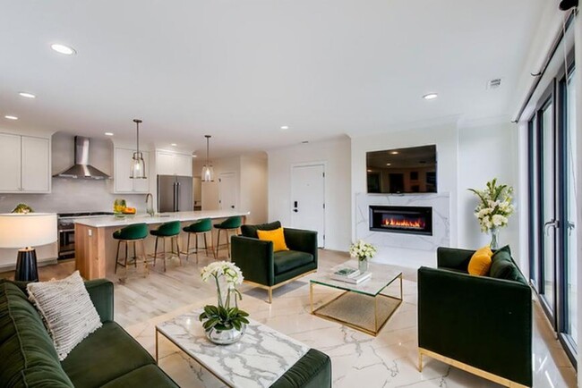 property at 5019 N Lincoln Ave
