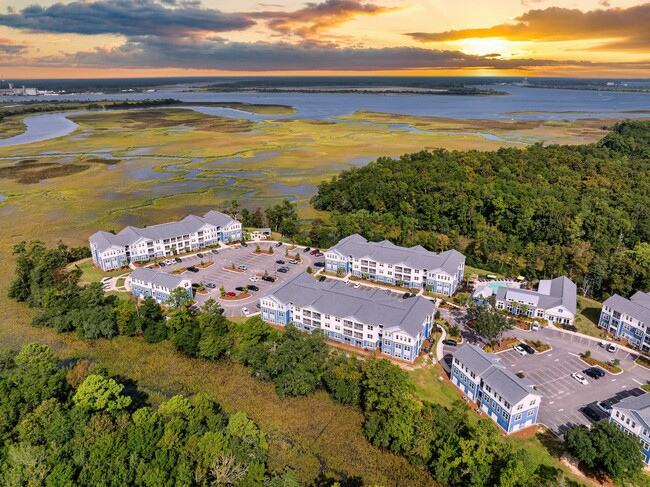 Overlook Point in Charleston, SC - Foto de edificio - Building Photo