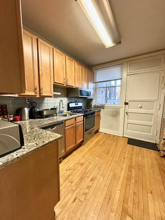 1955 W Sunnyside Ave in Chicago, IL - Building Photo - Building Photo