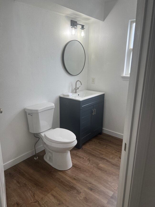 806 N White Barn Rd in Kuna, ID - Foto de edificio - Building Photo