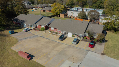 1704 S Mississippi Ave in Ada, OK - Building Photo - Building Photo