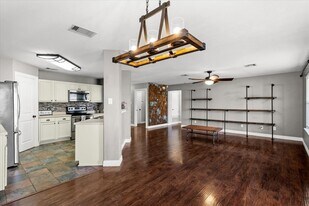 208 Rock Hound Ln in Liberty Hill, TX - Building Photo