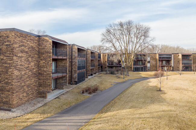 Willow Grove in Minneapolis, MN - Building Photo - Building Photo