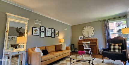 7800 Delmar Blvd in University City, MO - Building Photo - Building Photo