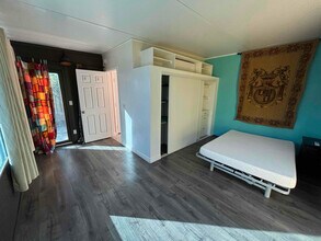 7068 Laban Ln in Riverside, CA - Foto de edificio - Building Photo