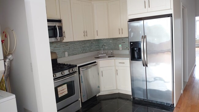 14143 Northern Blvd, Unit #3 in Flushing, NY - Building Photo - Building Photo