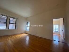 1386A Beacon St, Unit 4 in Brookline, MA - Foto de edificio - Building Photo