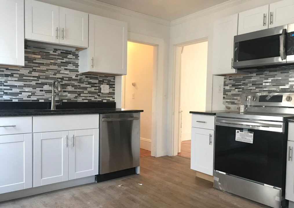 6 Endicott Ave, Unit 2 in Somerville, MA - Building Photo