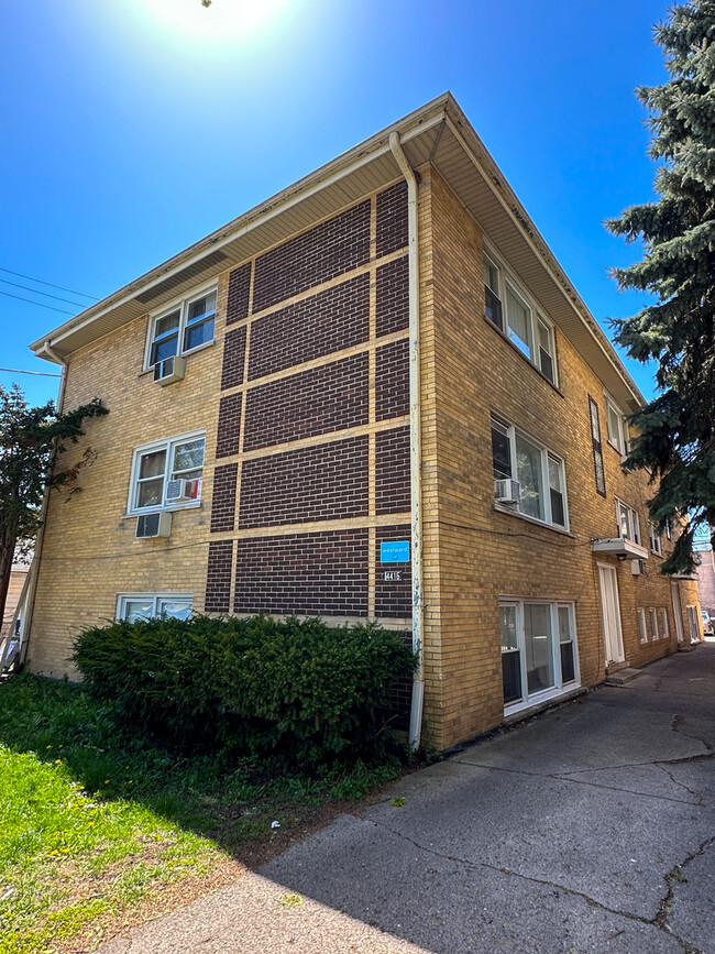 property at 4416 N Harding Ave